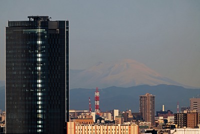 東京スカイツリーイーストタワーと浅間山