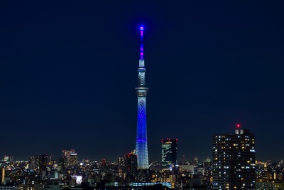 地球をイメージした青色の特別ライティング