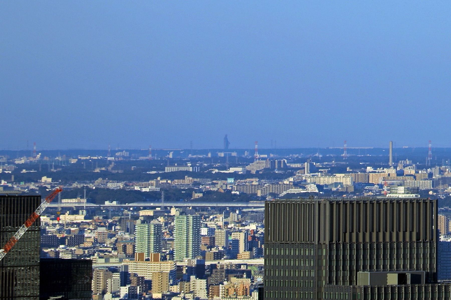六本木ヒルズから東京スカイツリーを見ると牛久大仏が見える 東京スカイツリー定点観測所