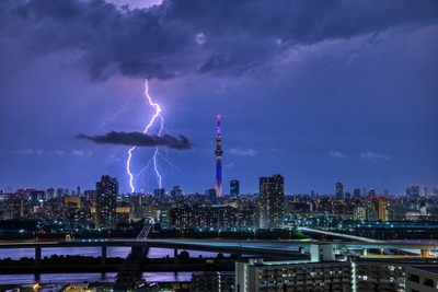 東京スカイツリーと雷
