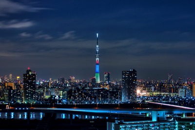 パラリンピックカラーの東京スカイツリー