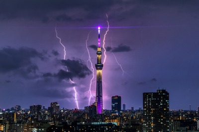 東京スカイツリーと雷