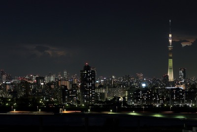 東京スカイツリー夜景「明花」と遠くの雷