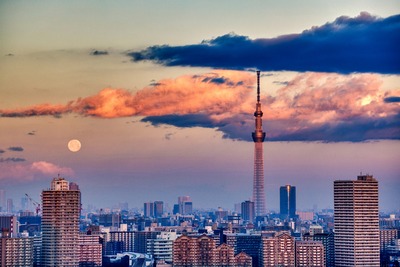 月と東京スカイツリー