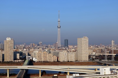 満月と東京スカイツリー