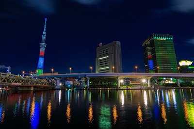 パラリンピックシンボルカラーの東京スカイツリー