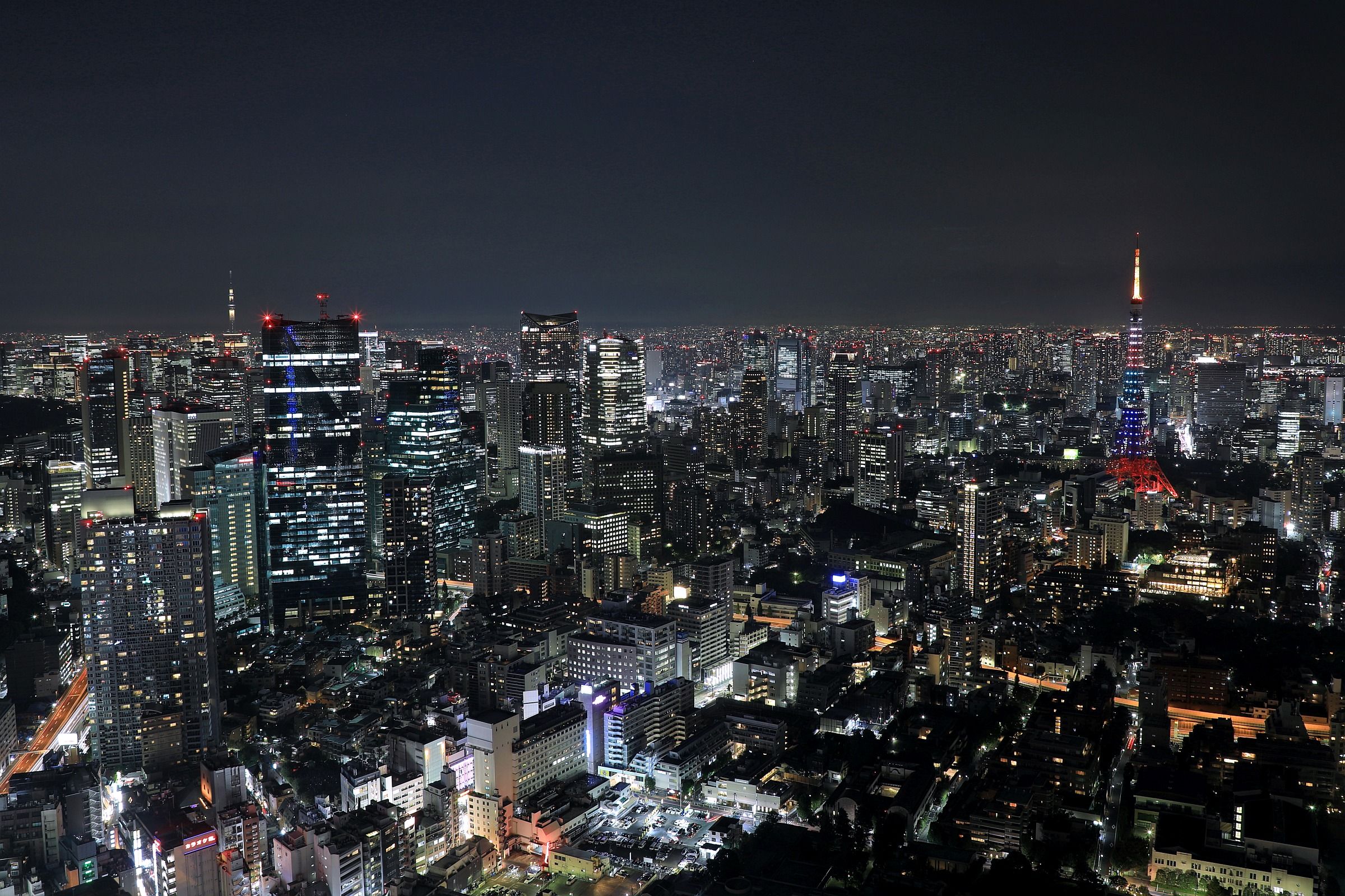 六本木ヒルズから撮影した東京タワーと東京スカイツリーのある夜景 17年10月27日 東京スカイツリー定点観測所