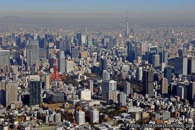 東京タワーと東京スカイツリー空撮