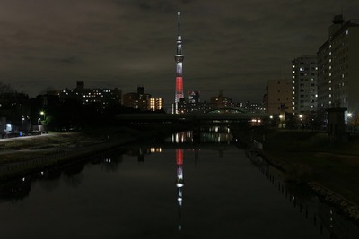 ふれあい橋から見た東京スカイツリー「光の3原色」