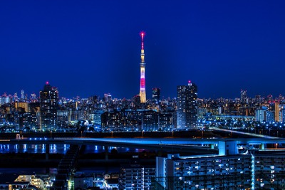 東京スカイツリーの試験点灯