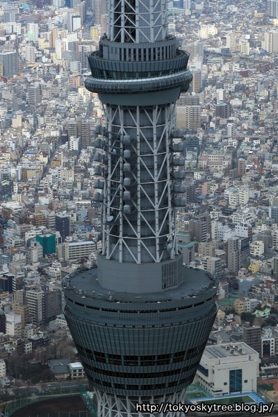 東京スカイツリーの展望台部分の空撮