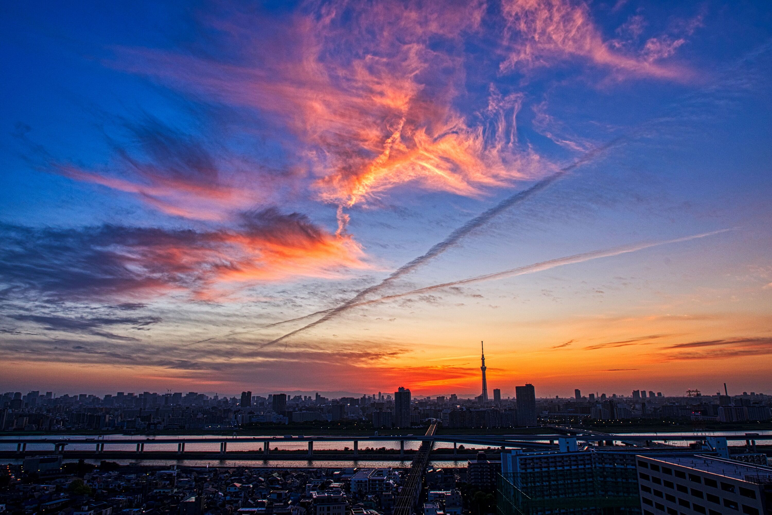 飛行機雲と夕焼けと東京スカイツリー 年5月14日 東京スカイツリー定点観測所 飛行機雲と夕焼けと東京スカイツリー 年5月14日 東京スカイツリー定点観測所