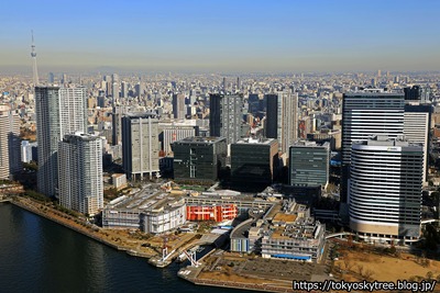 豊洲と東京スカイツリーの空撮
