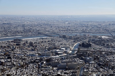 東京スカイツリーから見た雪化粧した街並み