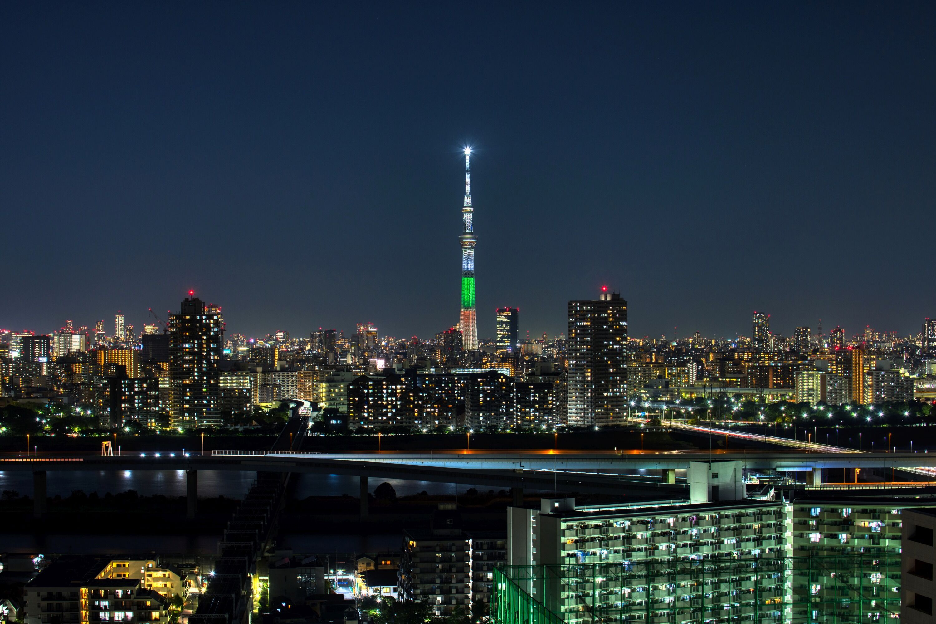 東京オリンピック聖火リレー 愛媛県をイメージした特別ライティング 21年4月21日 東京スカイツリー定点観測所 東京オリンピック聖火リレー 愛媛県をイメージした特別ライティング 21年4月21日 東京スカイツリー定点観測所