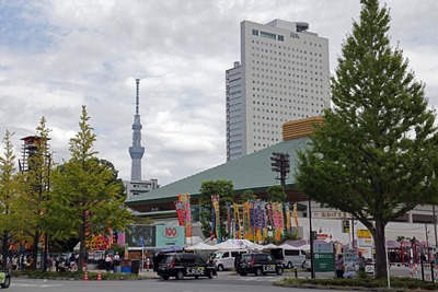 両国国技館と東京スカイツリー