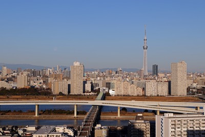 満月と東京スカイツリー