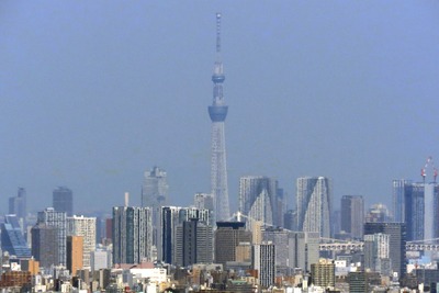 横浜ランドマークタワーから見た東京スカイツリー