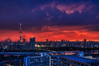 東京スカイツリーと夕焼けと隅田川花火大会