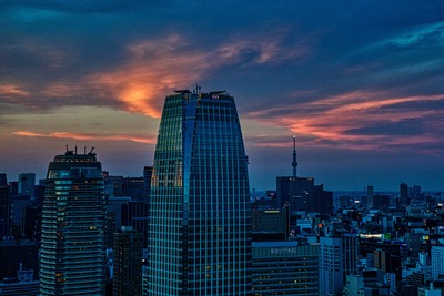 東京タワーから夕焼けと東京スカイツリー