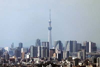 横浜ランドマークタワーから見た東京スカイツリー