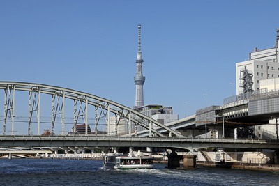 船と東京スカイツリー