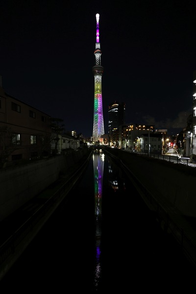 ドラマ『美大の駅伝』よりポールの作品「祈り」の特別ライティング