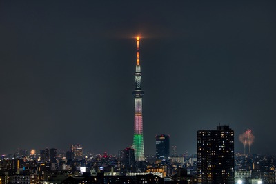 花火と東京スカイツリー