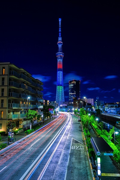 パラリンピックシンボルカラーの東京スカイツリー