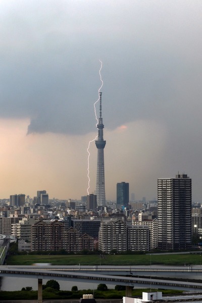 東京スカイツリーと雷