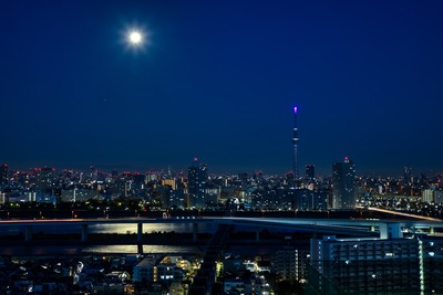 満月と東京スカイツリー
