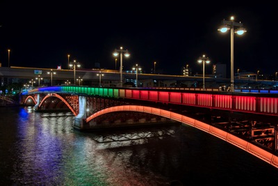 オリンピックカラーの吾妻橋