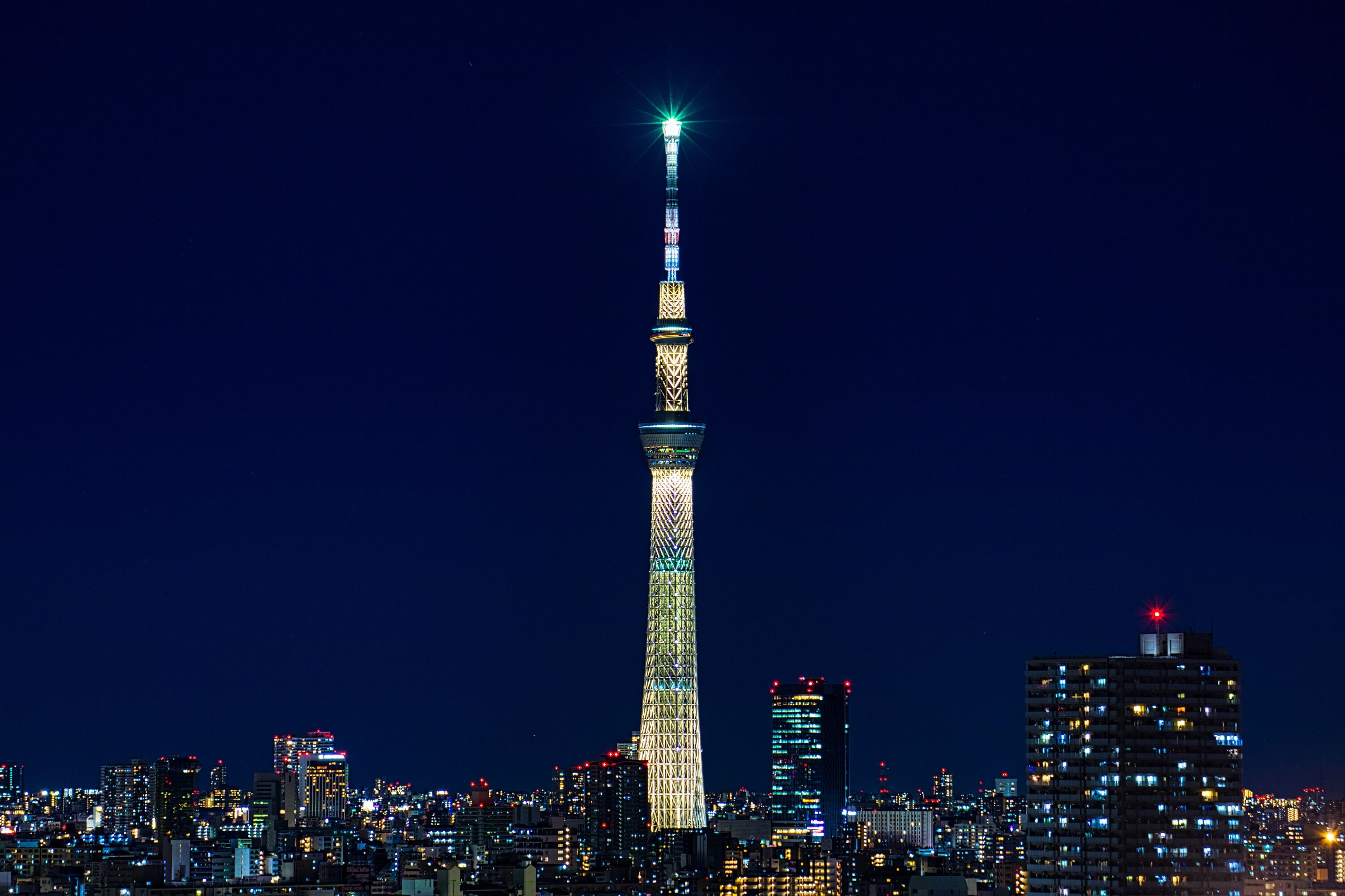 東京オリンピック聖火リレートーチ 桜ゴールド をイメージした特別ライティング 年12月15日 東京スカイツリー定点観測所 東京オリンピック聖火リレートーチ 桜ゴールド をイメージした特別ライティング 年12月15日 東京スカイツリー定点観測所