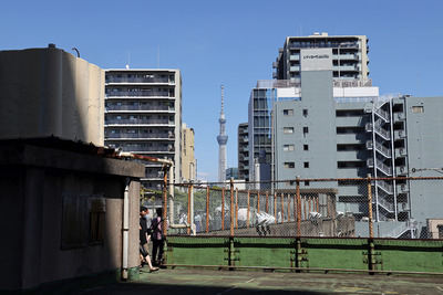 旧下谷小学校の屋上から見た東京スカイツリー