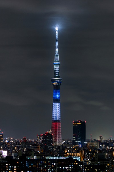 フランス国旗の東京スカイツリー