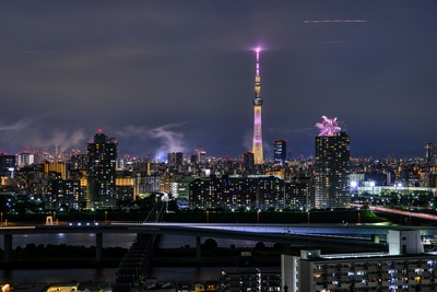 東京スカイツリーと隅田川花火大会