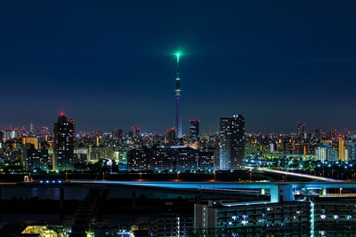 エメラルドグリーン