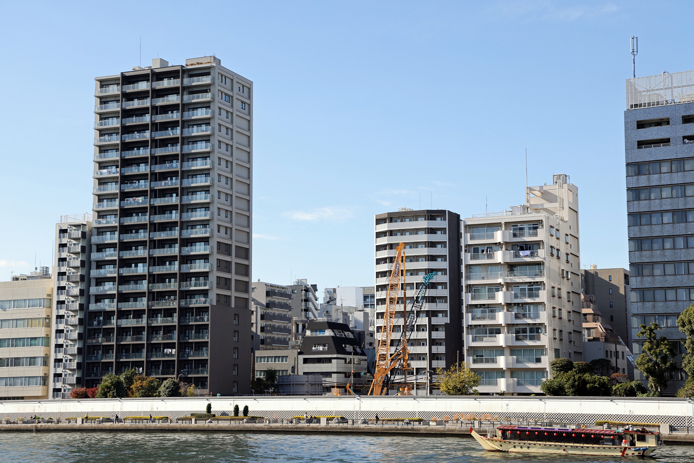 隅田川に面した日鉄興和不動産と東京建物による34階建て分譲