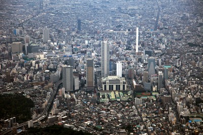 池袋の超高層ビル群の空撮