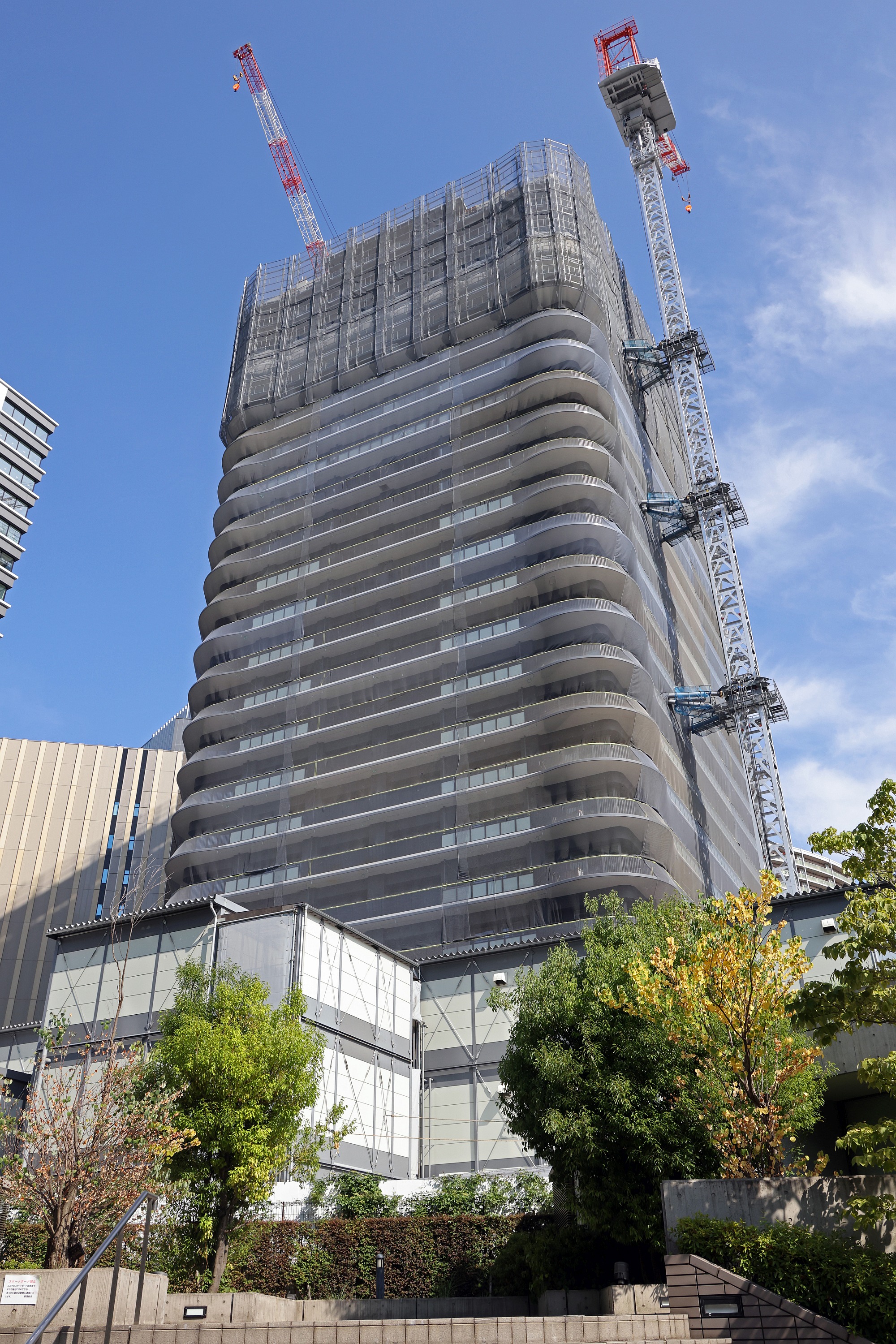地上32階、高さ128.7m「プラウドタワー目黒MARC」の建設状況