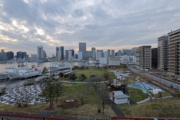 晴海客船ターミナルから見た晴海ふ頭公園