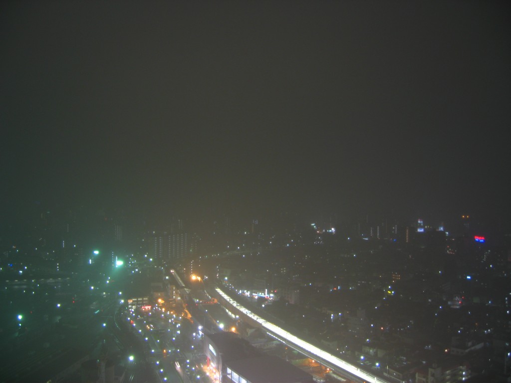 曇り夜景 超高層マンション 超高層ビル