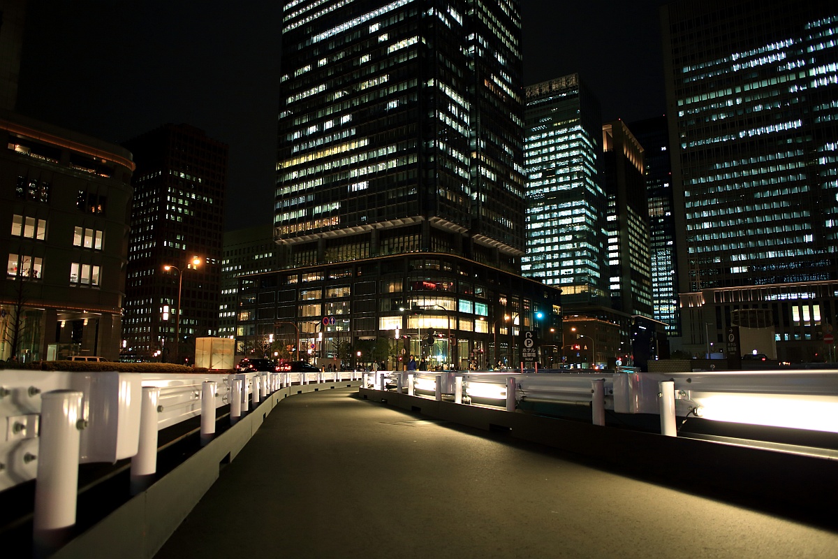 東京駅前 Kitte キッテ 屋上からの夜景 超高層マンション 超高層ビル