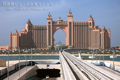 パームジュメイラモノレールから見たアトランティスホテル