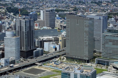 横浜ランドマークタワーから見た横浜三井ビルディング