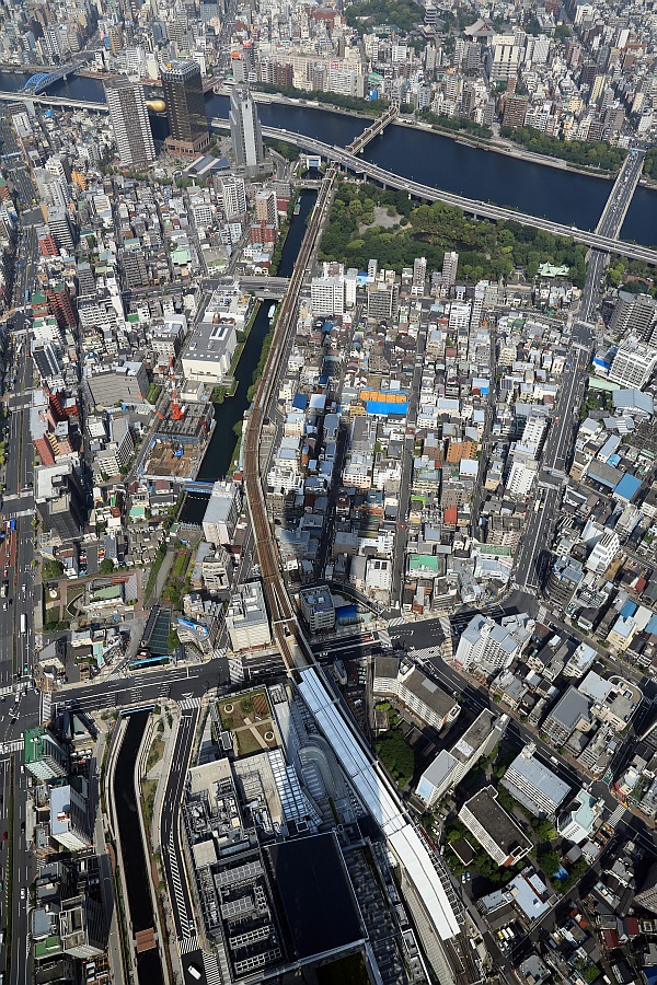 開業1周年の東京スカイツリーから見た東京都心方面の超高層ビル群 超高層マンション 超高層ビル