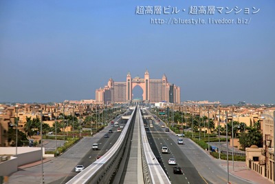 パームジュメイラから見たアトランティスホテル