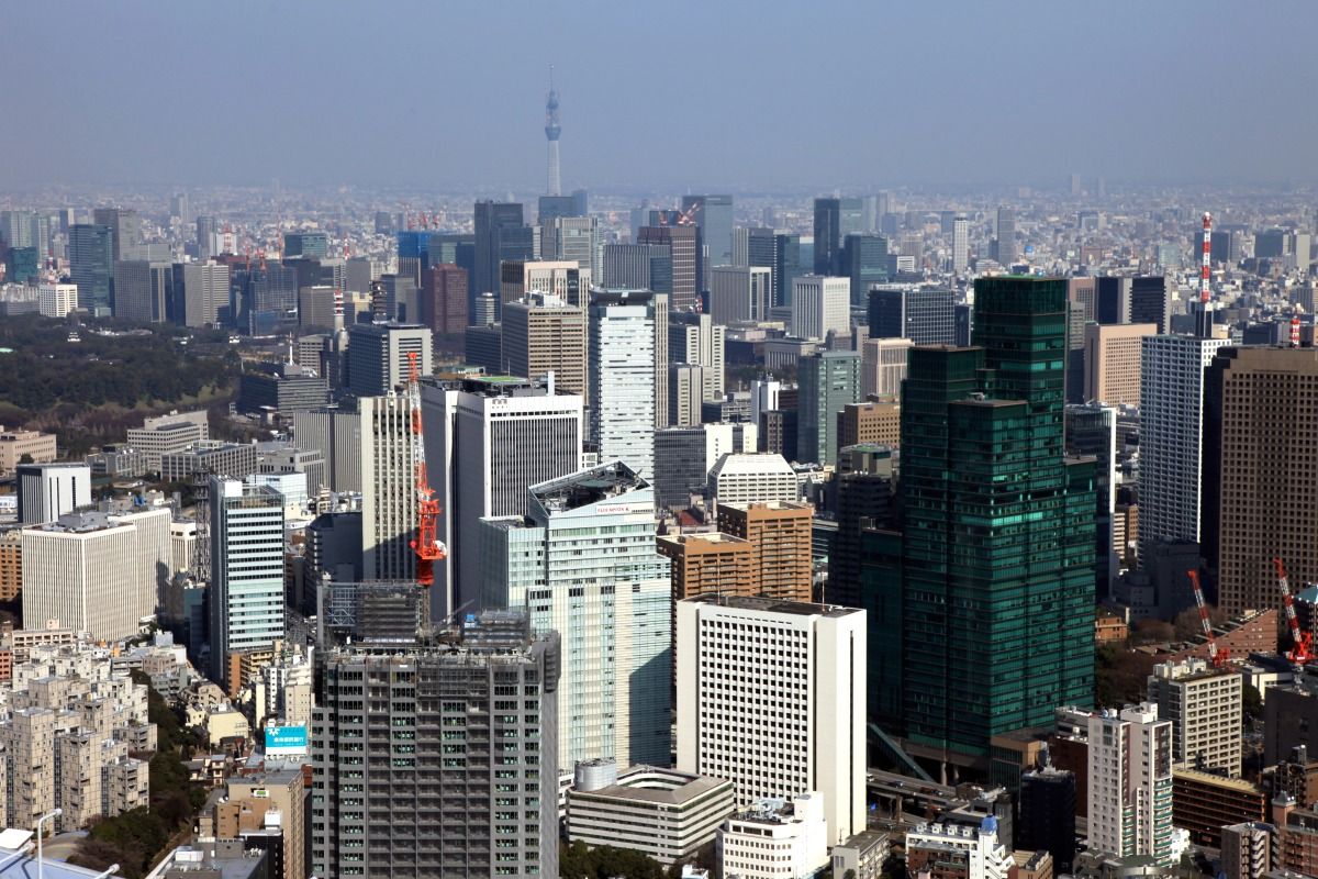 六本木ヒルズから東京超高層ビル群と東京スカイツリーを眺める 超高層マンション 超高層ビル