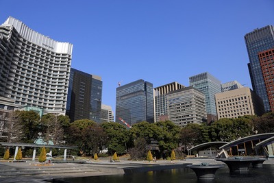 和田蔵噴水公園から見た大手町・丸の内の超高層ビル群