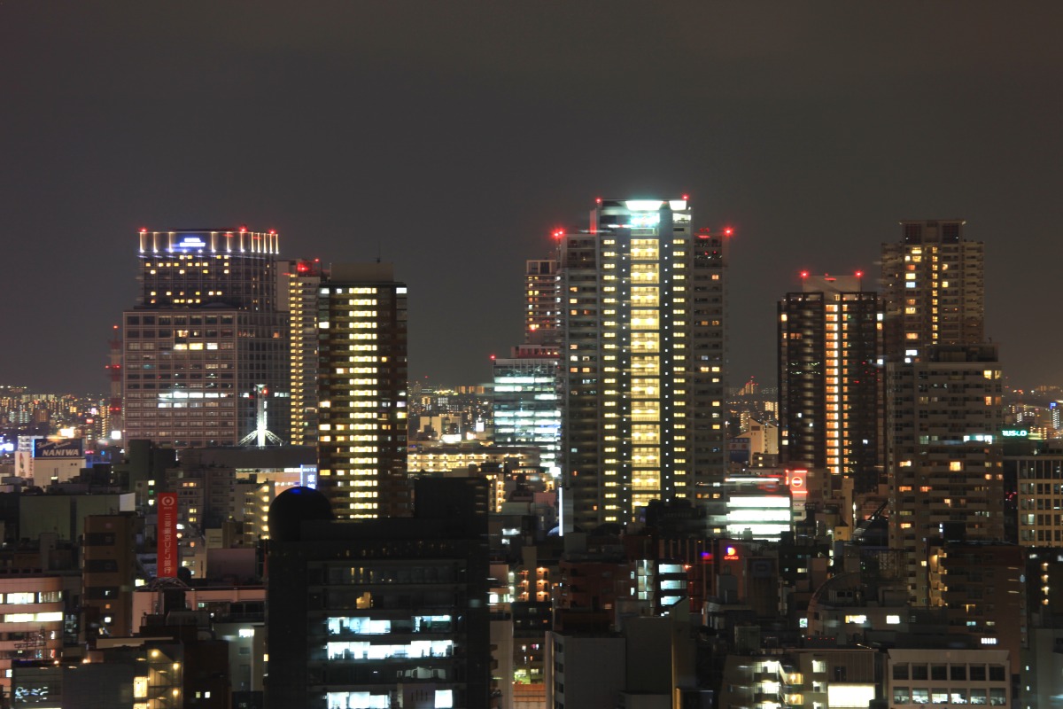 アパホテル 大阪肥後橋駅前 の23階からの夜景 超高層マンション 超高層ビル